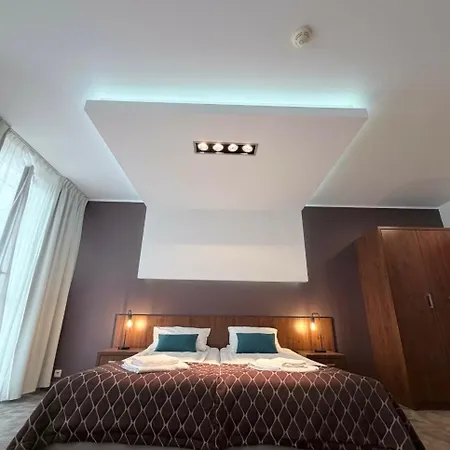 Diva 200 Metrow Do Plazy Hotel